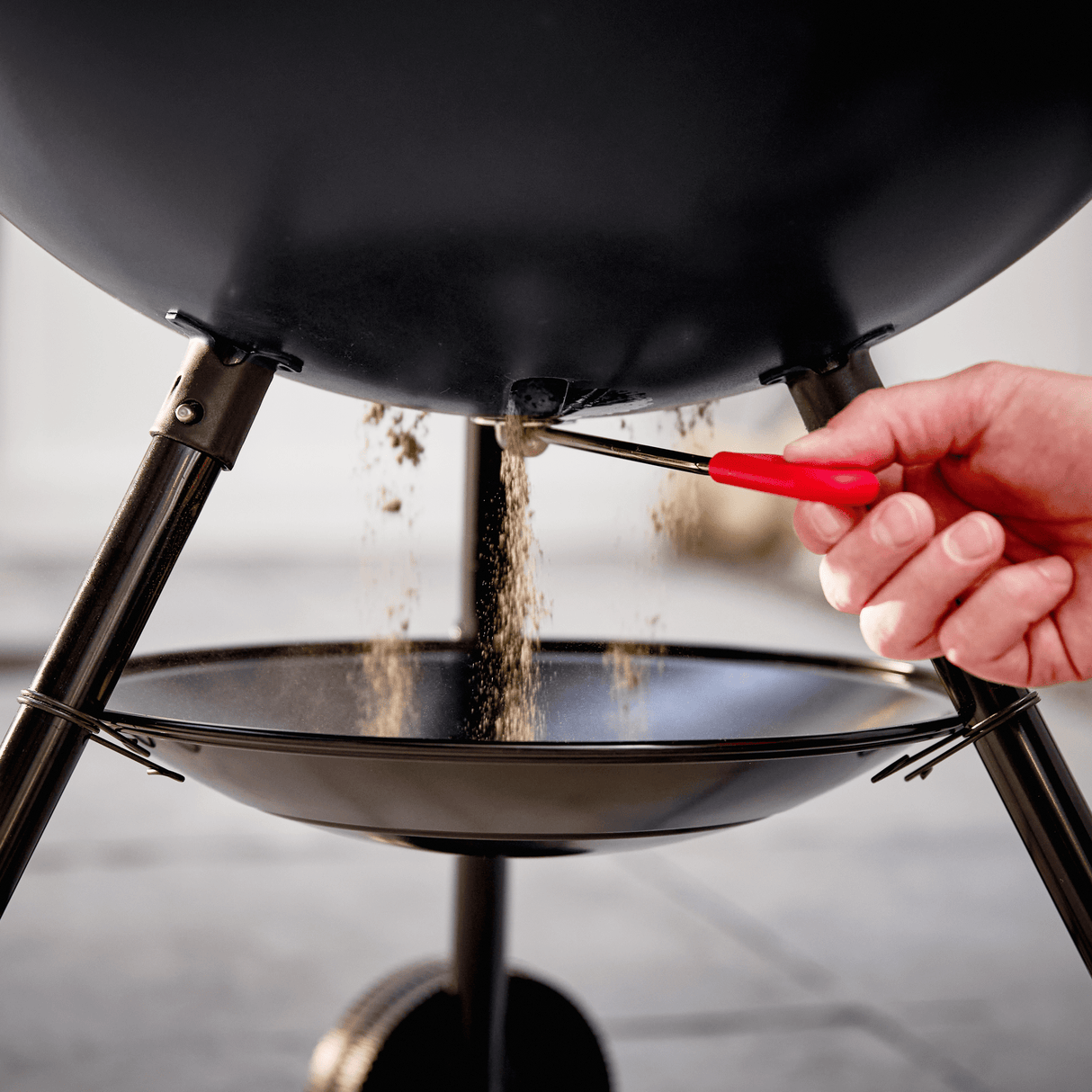 1501278 - Original Kettle édition Stealth 22 po - BBQ Québec