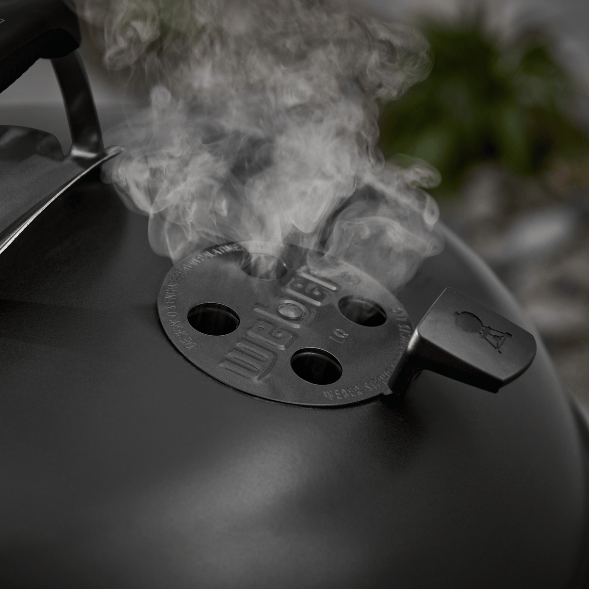 1501278 - Original Kettle édition Stealth 22 po - BBQ Québec