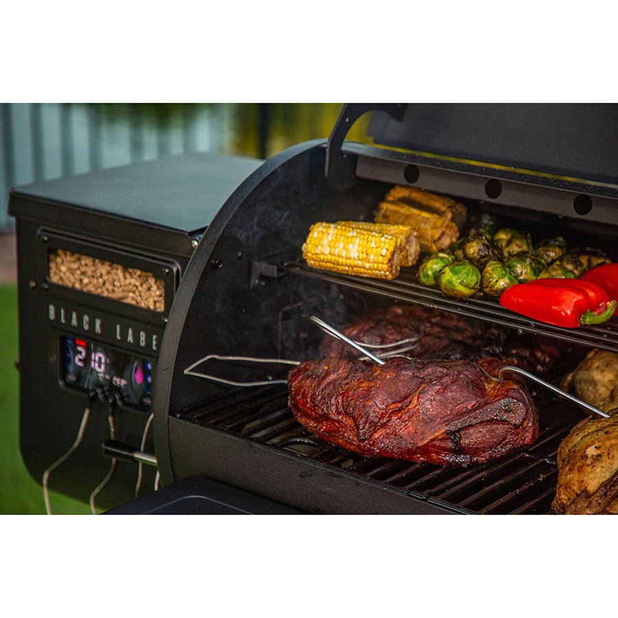Gril série 800 Black Label avec contrôle WiFi - 10669 - BBQ Québec