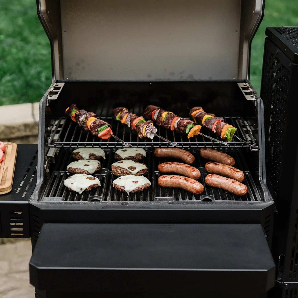 MB20041023 - Gravity Series 600 Digital Charcoal Grill + Smoker - BBQ Québec