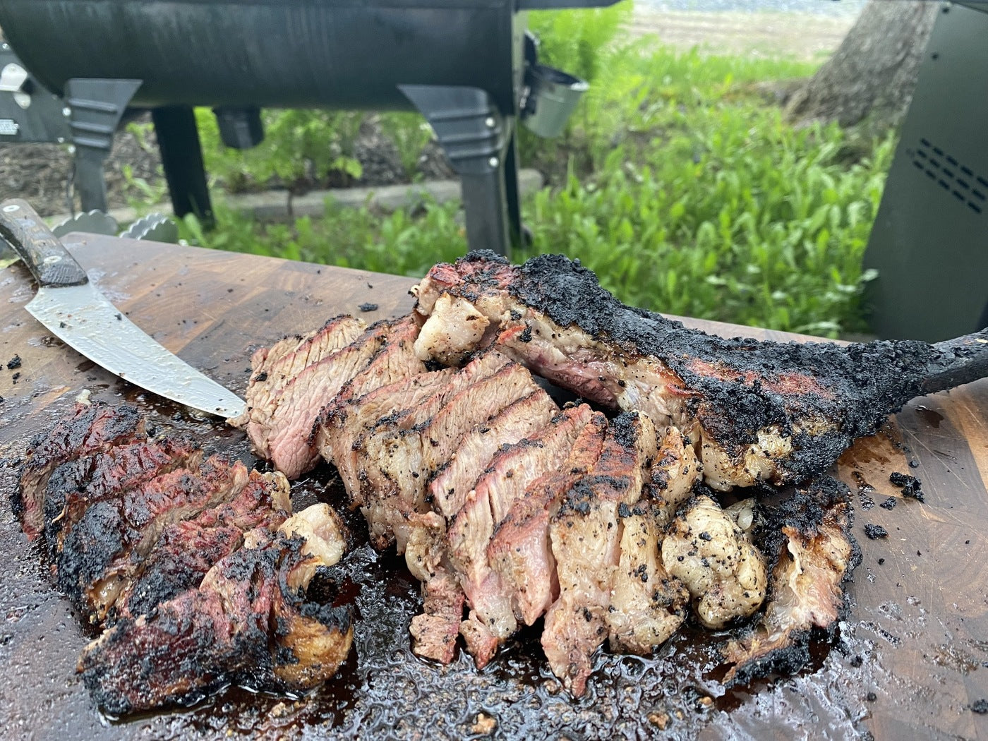 TOMAHAWK CUIT DANS LA BRAISE