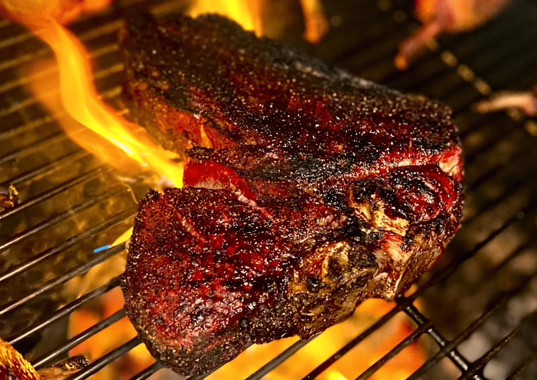 Steak « t-bone » sur BBQ au charbon - BBQ Québec