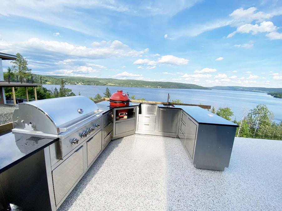 Comptoir de cuisine extérieure Cuinox avec vue sur le lac