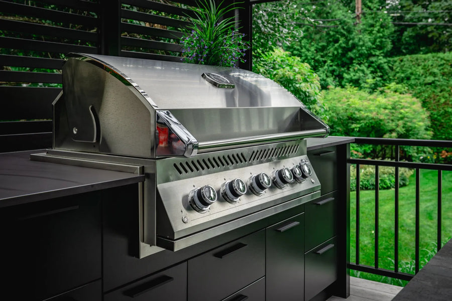 Cuisine extérieure Station Grill sous une terrasse couverte, projet Blainville