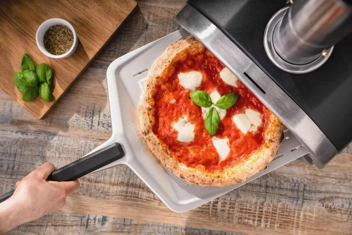 Four à pizza portable à pellets Ooni Fyra 12 - BBQ Québec