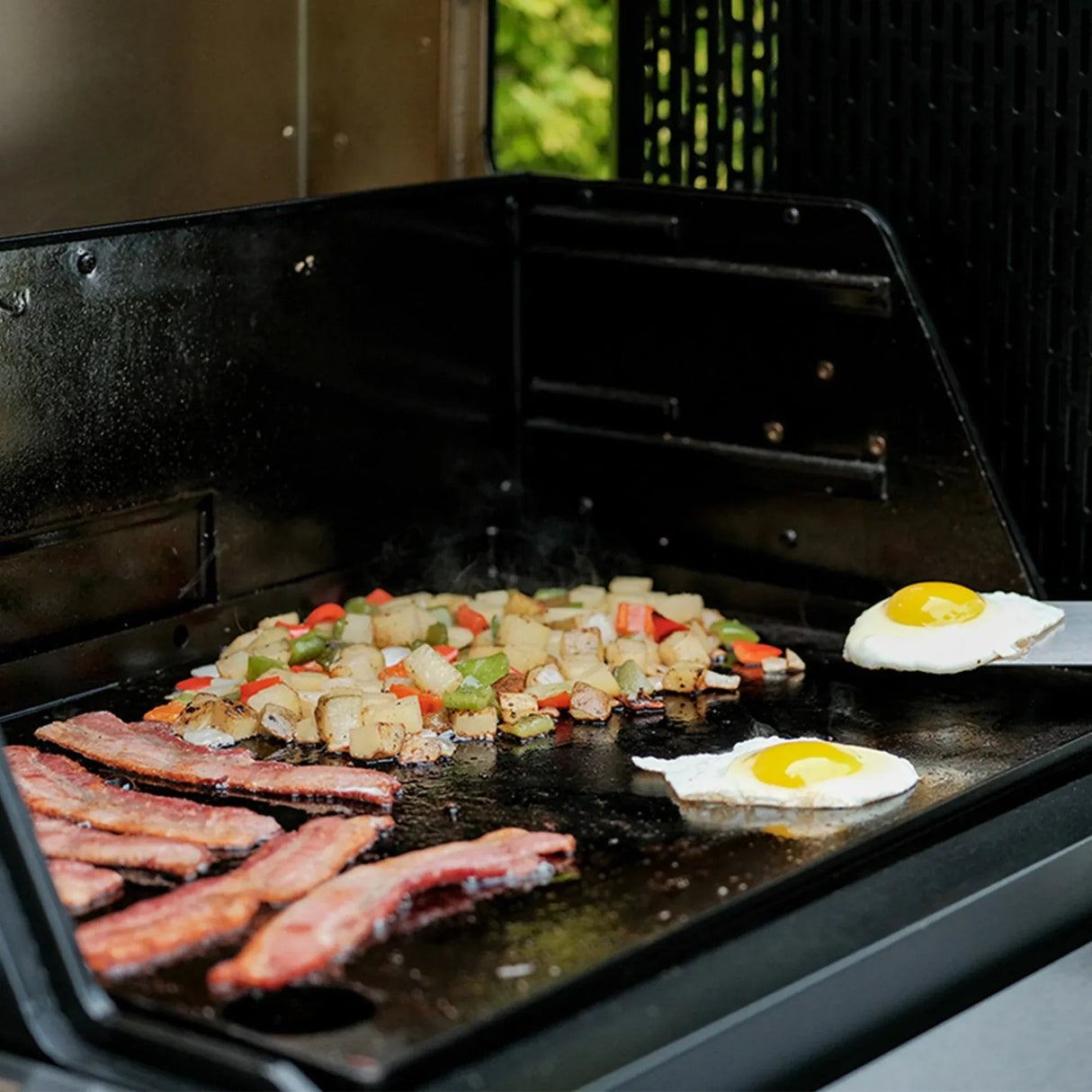 MB20040221 - Gravity Series 800 Digital Charcoal Griddle + Grill + Smoker - BBQ Québec