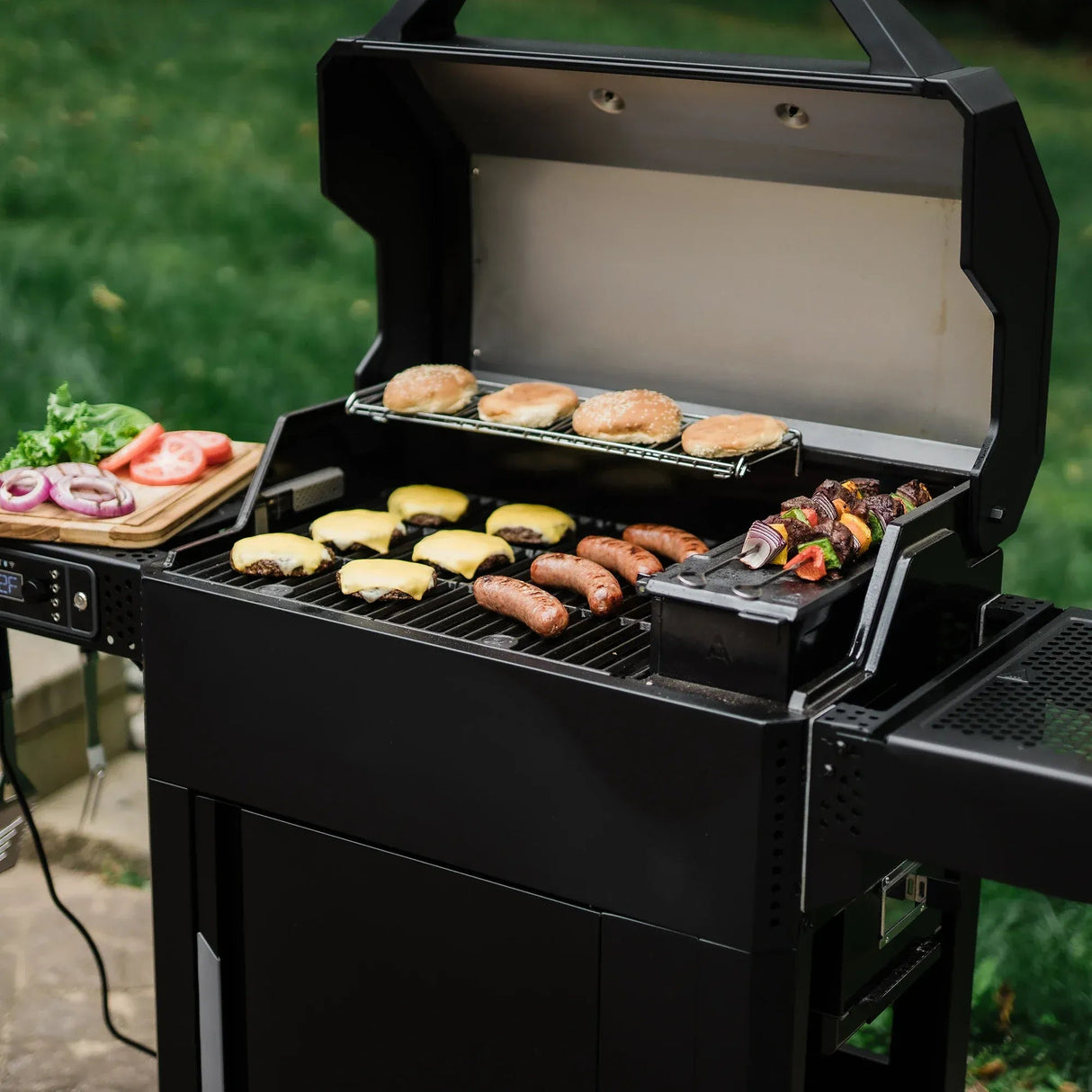MB20041124 - AutoIgnite 545 Digital Charcoal Grill + Smoker - BBQ Québec