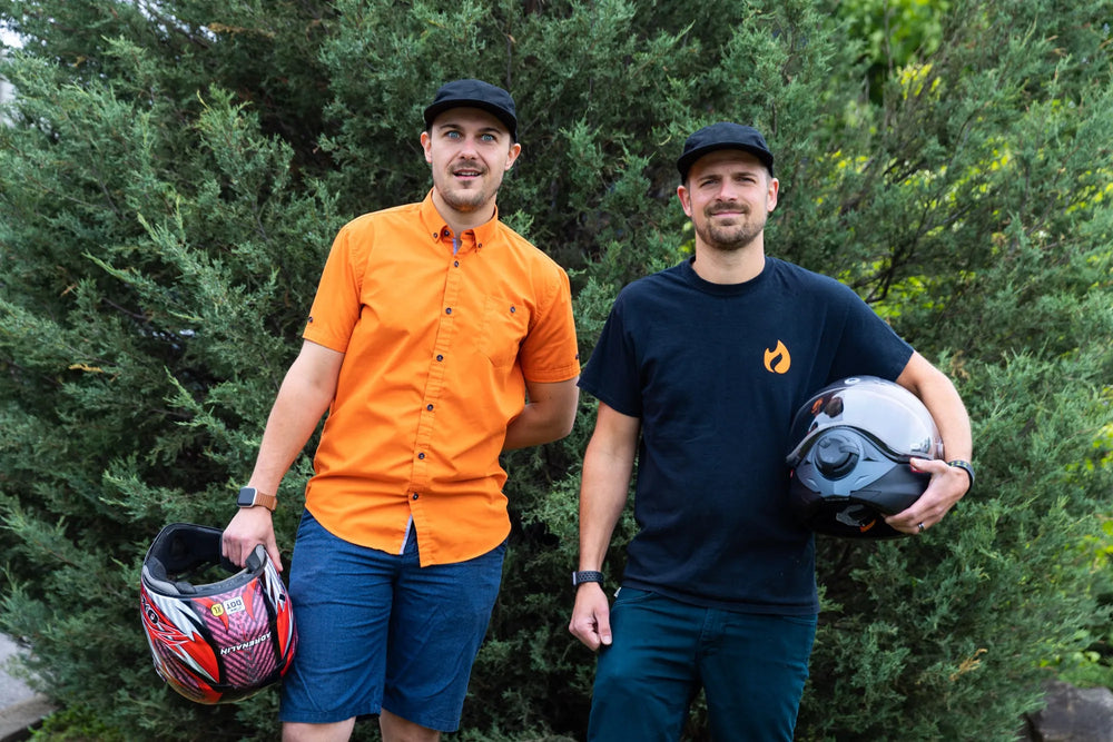 Max et JP avec leurs casques de compétition