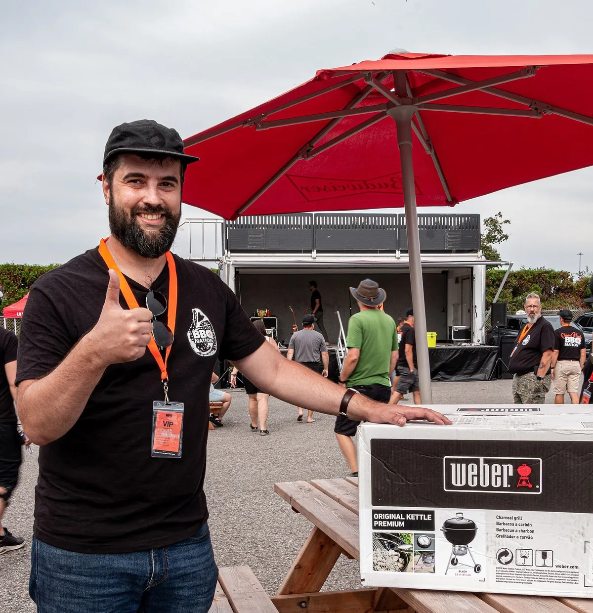 Un gagnant repart avec un barbecue Weber Original Kettle
