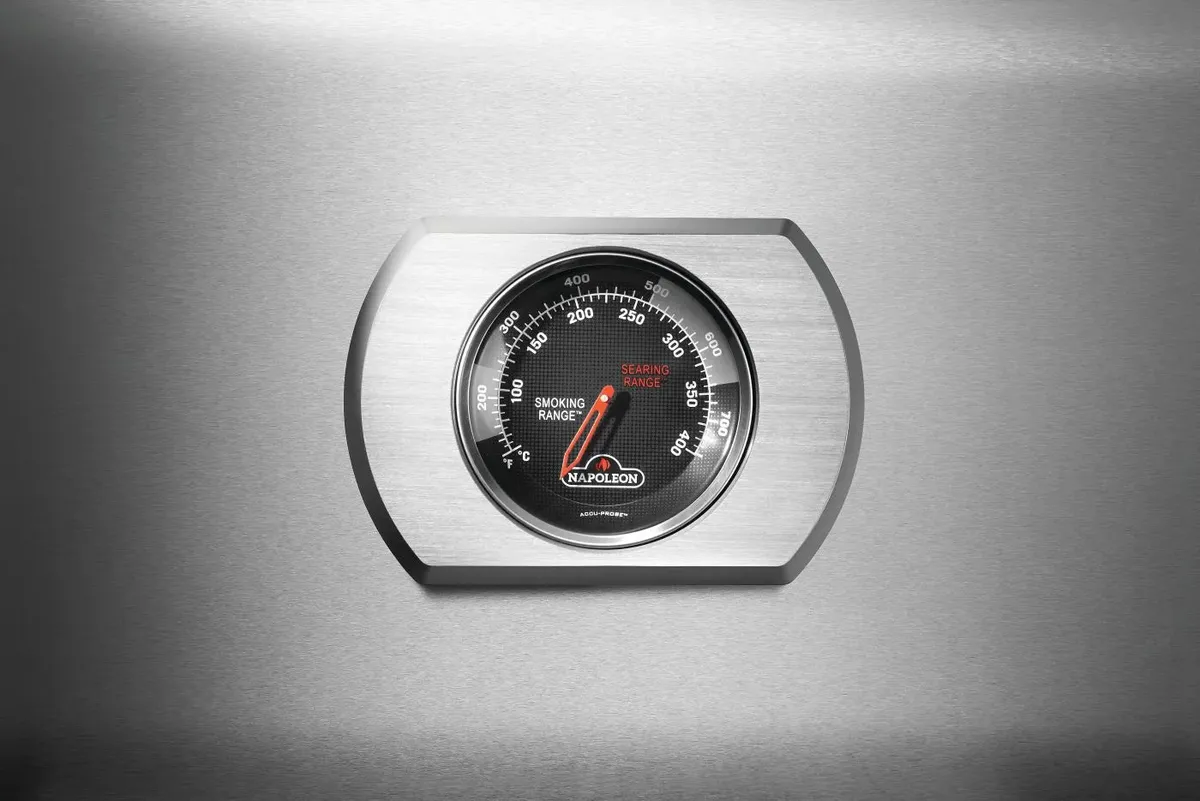 Napoleon Rogue PRO-S 525 au propane avec brûleurs latéral et arrière infrarouges, acier inoxydable | BBQ Québec